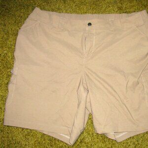 Ladies Khaki Cotton Cargo Shorts Size 24W Duluth